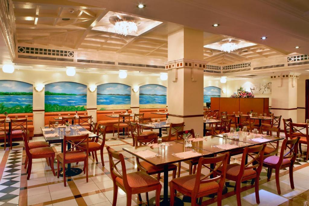 Restaurace v ubytování Landmark Hotel