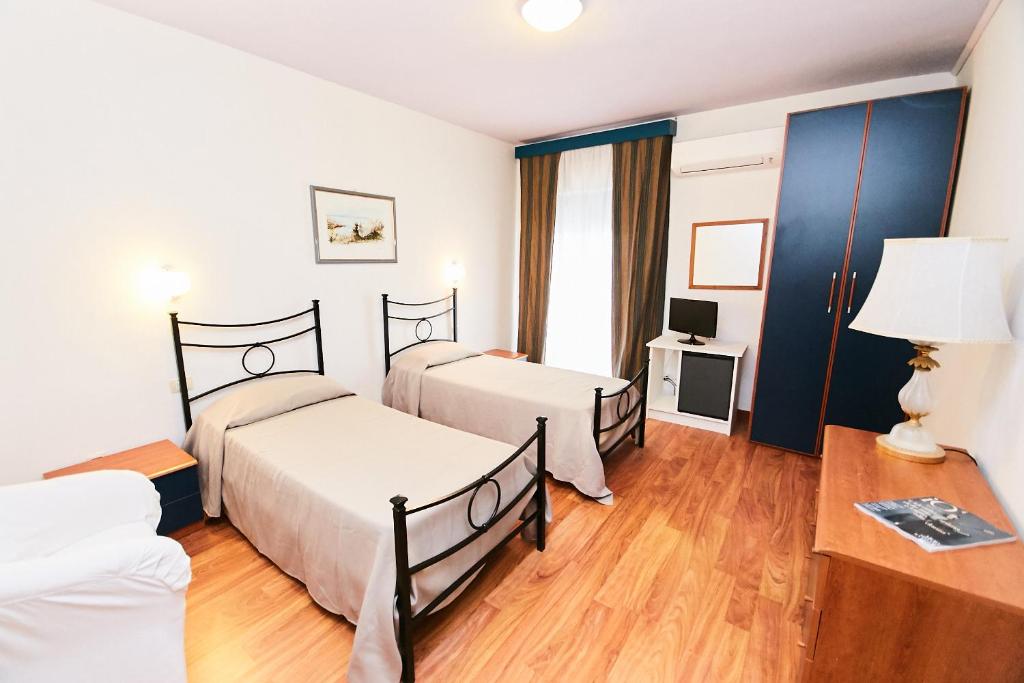 Postel nebo postele na pokoji v ubytování Hotel Enterprise