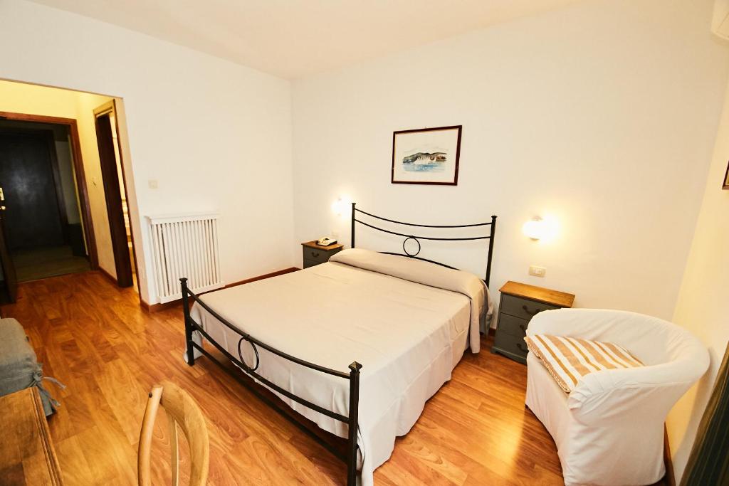 Postel nebo postele na pokoji v ubytování Hotel Enterprise