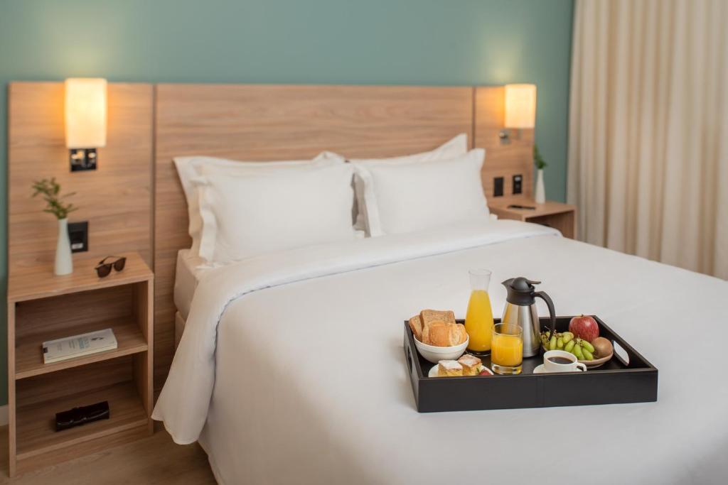 Cama ou camas em um quarto em Intercity Curitiba Batel