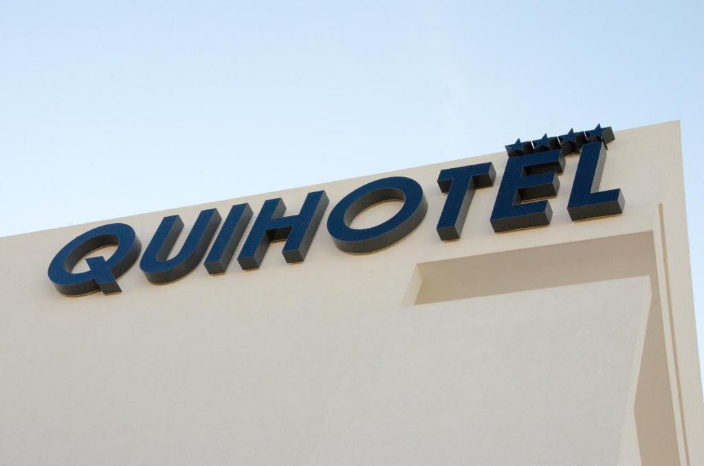 Certifikát, hodnocení, plakát nebo jiný dokument vystavený v ubytování QuiHotel