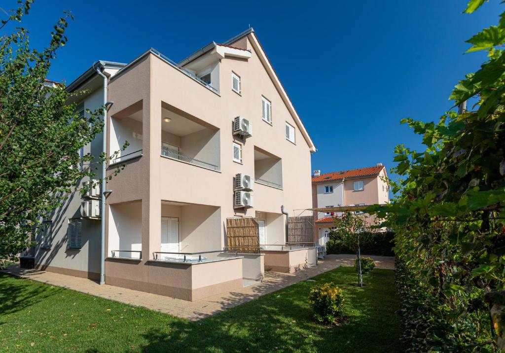 Budova, v ktorej sa apartmán nachádza