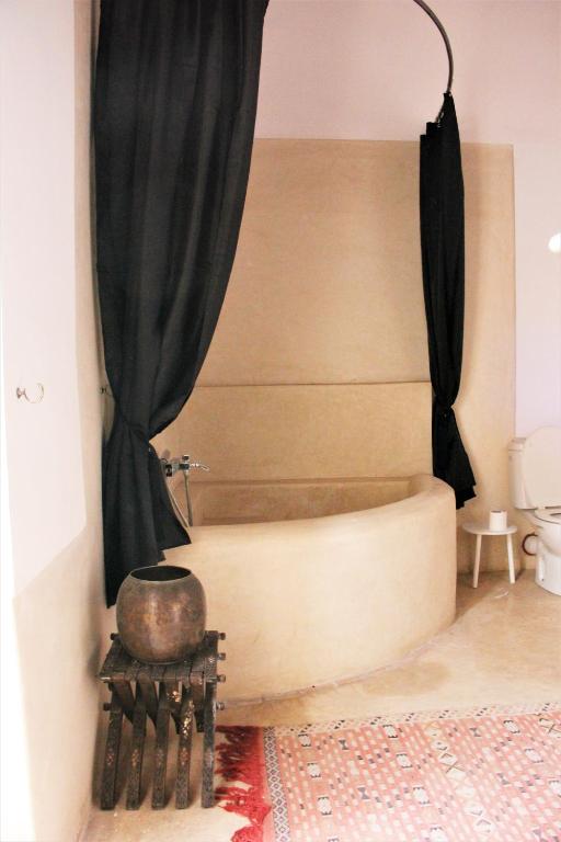 Postel nebo postele na pokoji v ubytování Riad El Ouarda