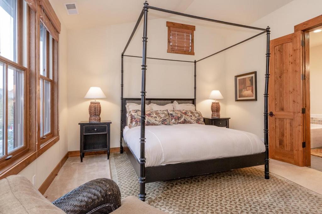 a bedroom with a four poster bed and a couch at Lodges 1140 in Old Mammoth