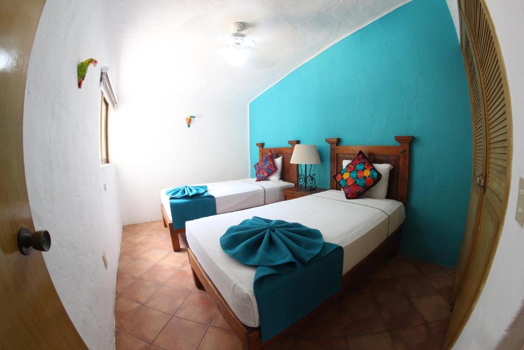 Postel nebo postele na pokoji v ubytování Hotel Casa Iguana Mismaloya