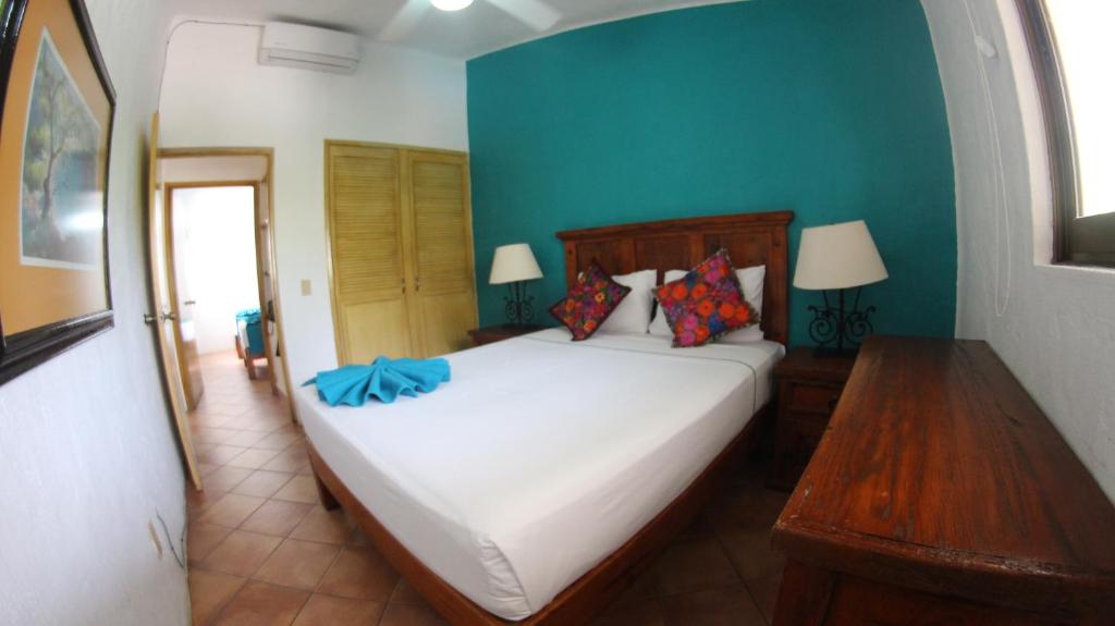 Postel nebo postele na pokoji v ubytování Hotel Casa Iguana Mismaloya
