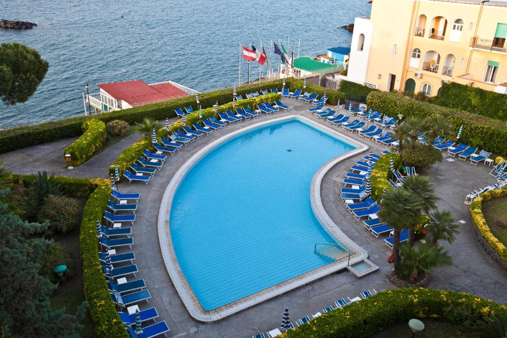 Basen w obiekcie Hotel Terme Alexander lub w pobliżu