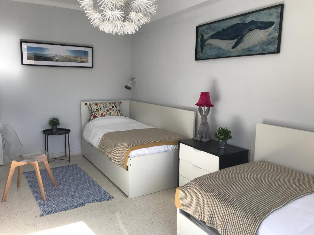 Postel nebo postele na pokoji v ubytování Tarifa Beachfront Large Apartment
