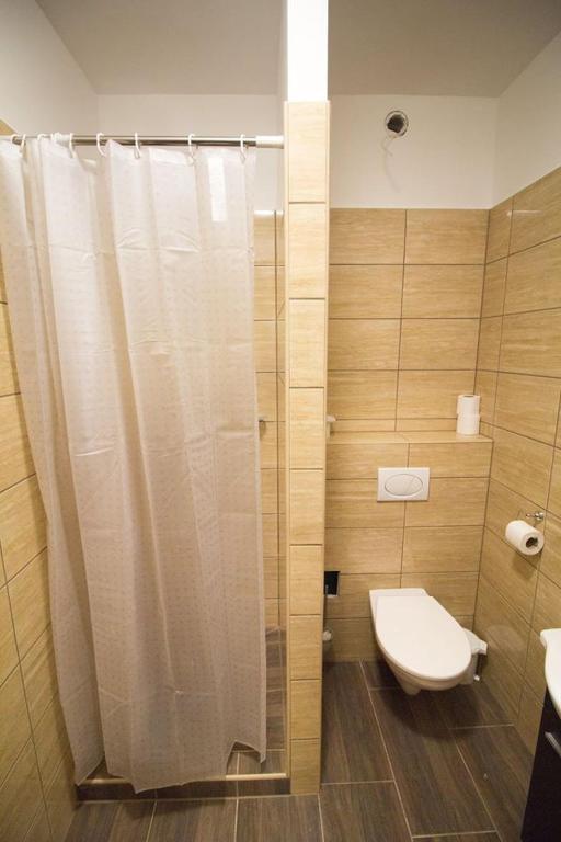 Koupelna v ubytování M7 Galéria Panzió