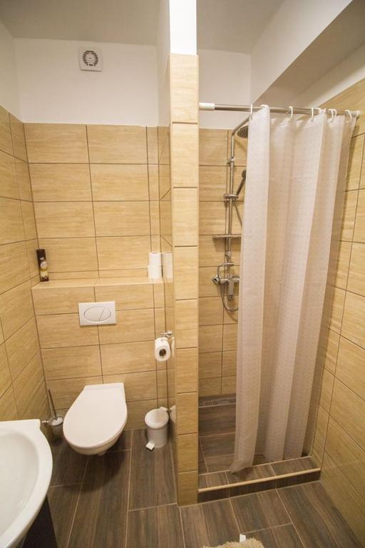 Koupelna v ubytování M7 Galéria Panzió