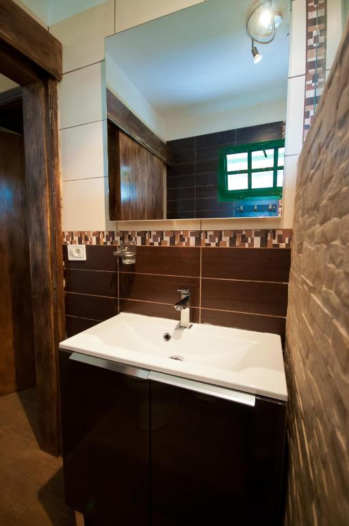 A bathroom at Bungalows Playa Flor, Campo Internacional, Maspalomas.