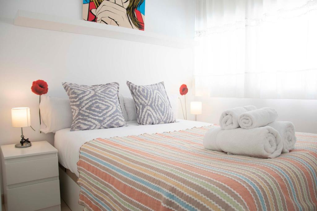 Posteľ alebo postele v izbe v ubytovaní MONKÓ - ROSARIO APARTMENT BEACH & SUN o