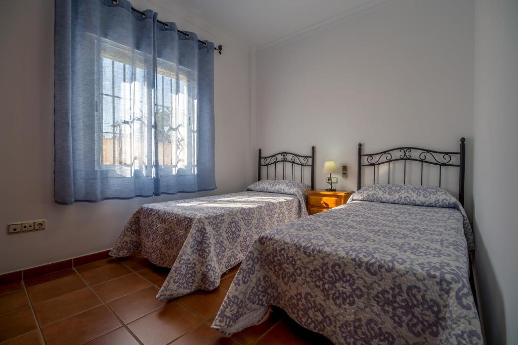 Łóżko lub łóżka w pokoju w obiekcie Chalet adosado Atalaya P