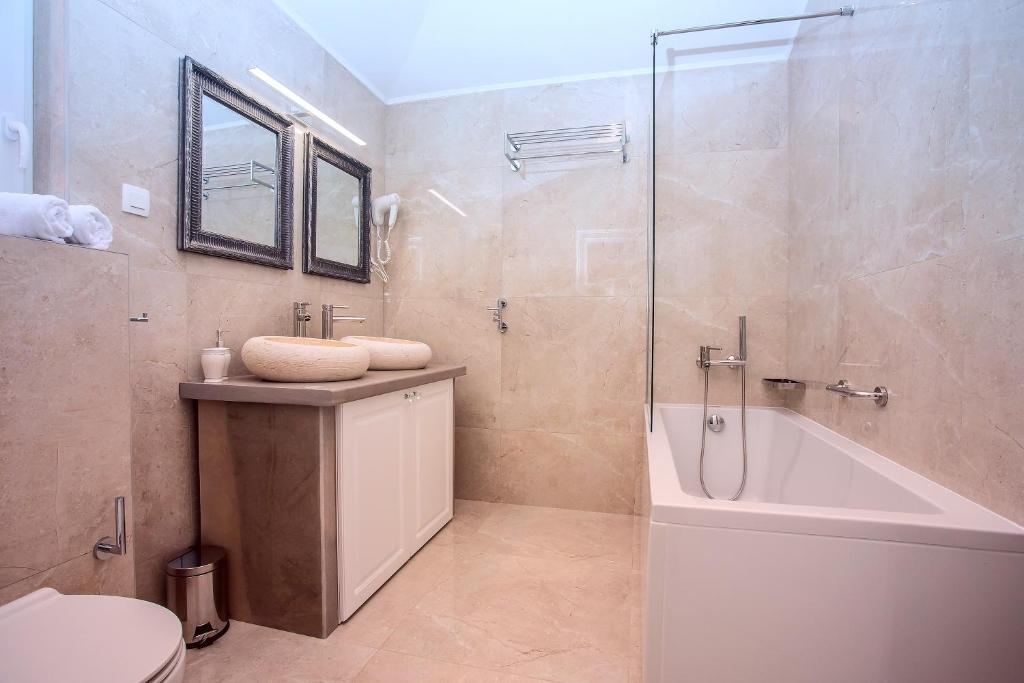 Koupelna v ubytování Villa Porto Mimice, 40sqm Heated Private Pool, 4 bedrooms, Sauna, Gym, Billiard