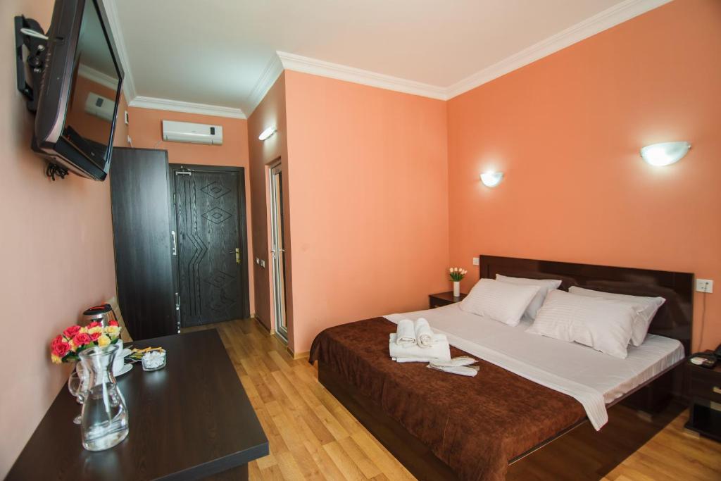 Postel nebo postele na pokoji v ubytování Hotel Egrisi