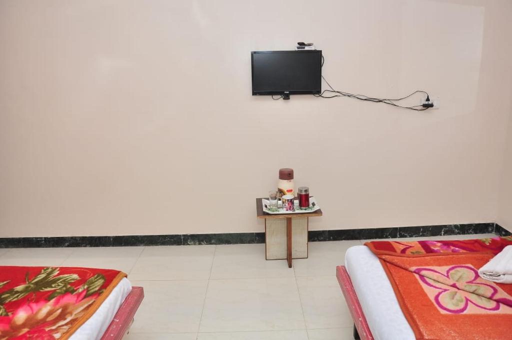 Hotel Sai Sulochana - Economie Viervoudige Kamer