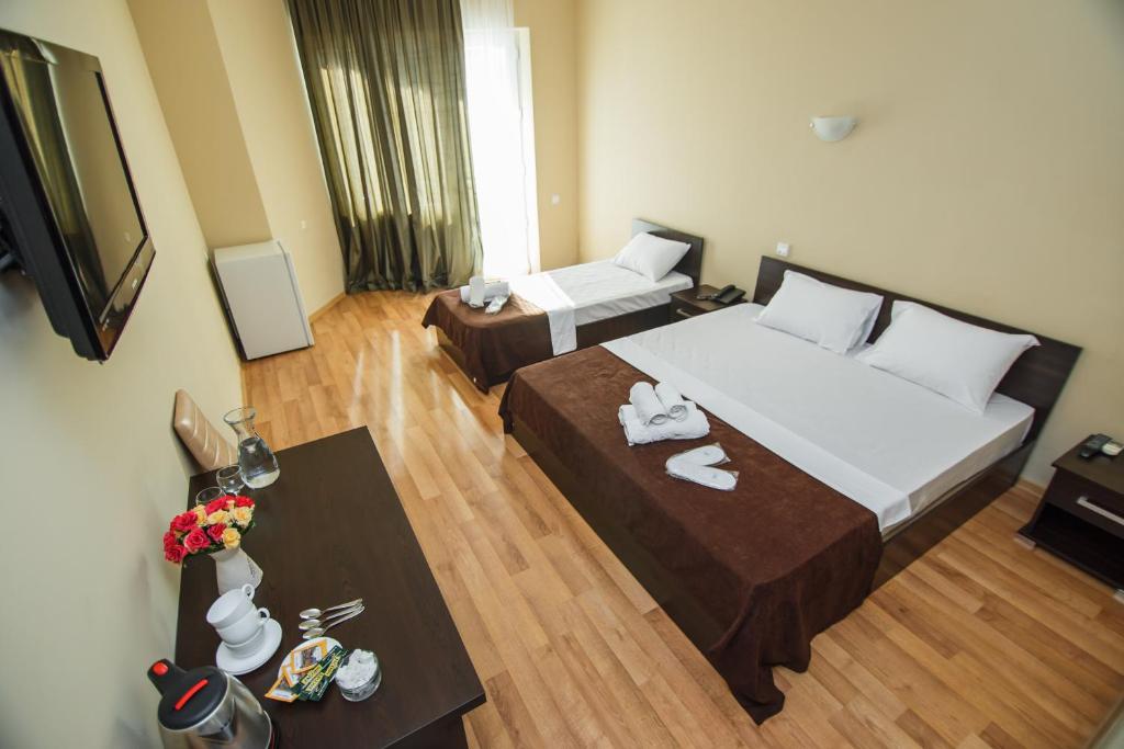 Postel nebo postele na pokoji v ubytování Hotel Egrisi