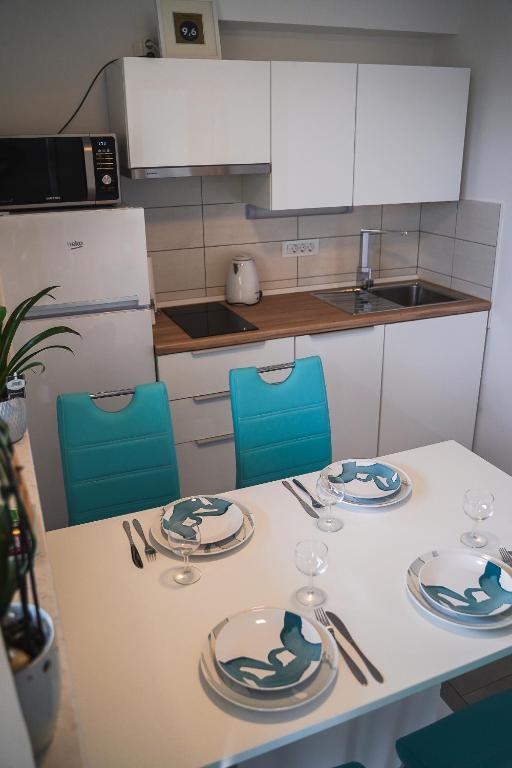 Kuchyň nebo kuchyňský kout v ubytování Garden View Apartments