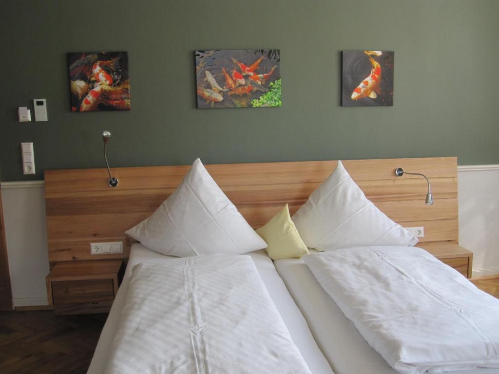 Postel nebo postele na pokoji v ubytování Hotel Der Löwen