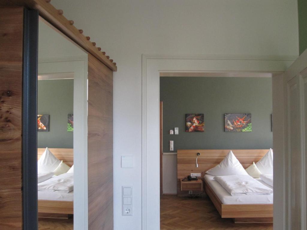 Postel nebo postele na pokoji v ubytování Hotel Der Löwen