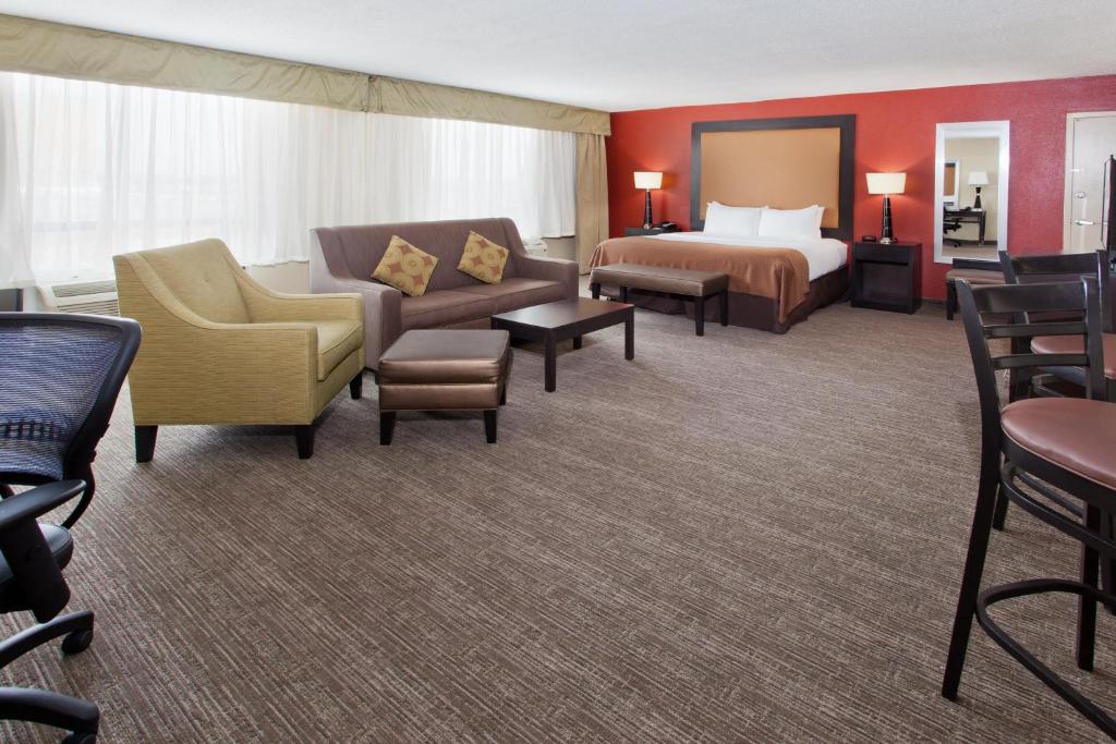 Holiday Inn Shreveport Downtown by IHG - Suite Lit King-Size