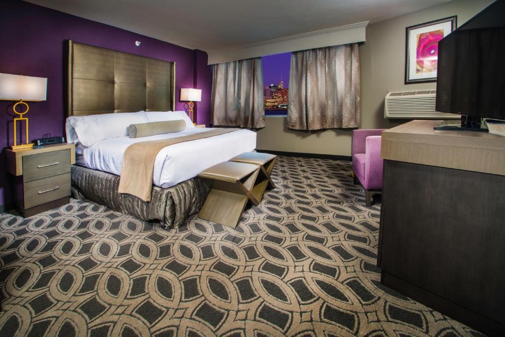 Postel nebo postele na pokoji v ubytování Crowne Plaza Saddle Brook by IHG