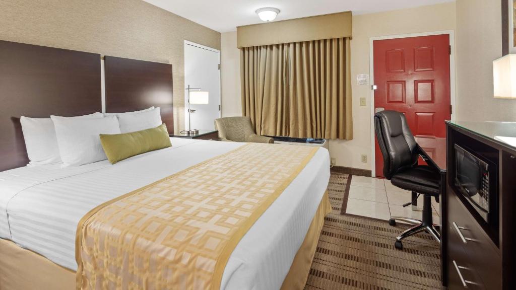 Best Western Pasadena Royale Inn & Suites photo