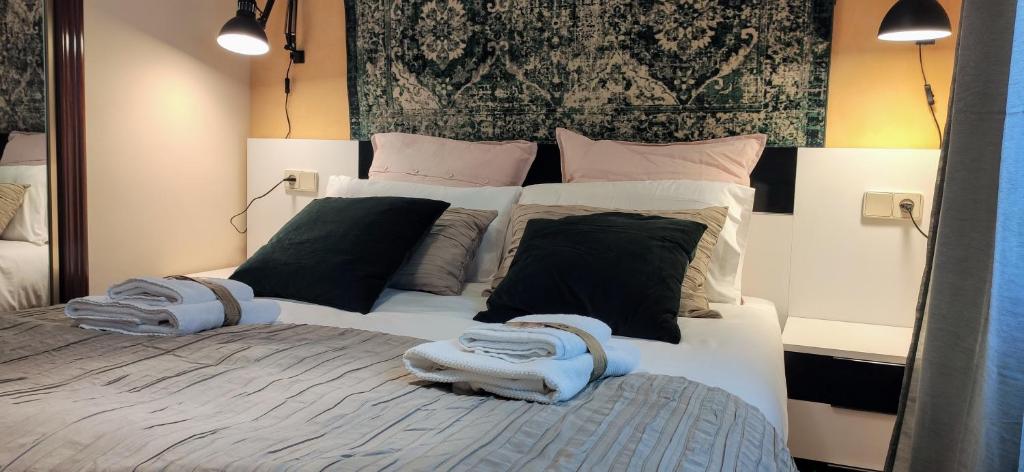 Postel nebo postele na pokoji v ubytování INSIDEHOME Apartments - Ático del Val