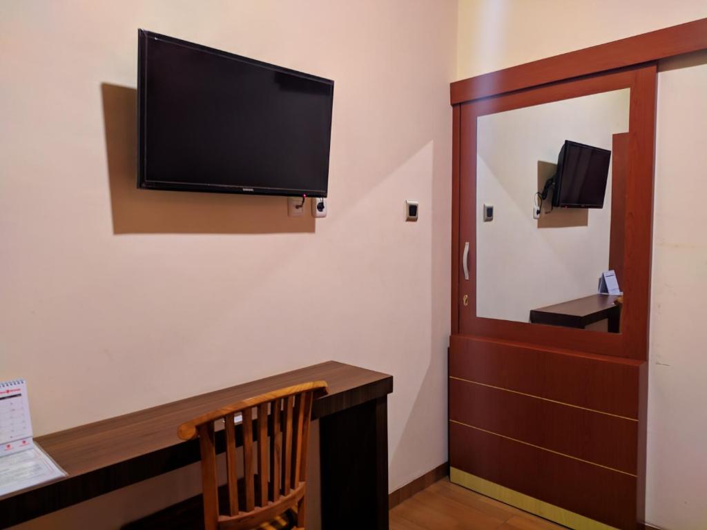TV a/nebo společenská místnost v ubytování Indah Nusantara