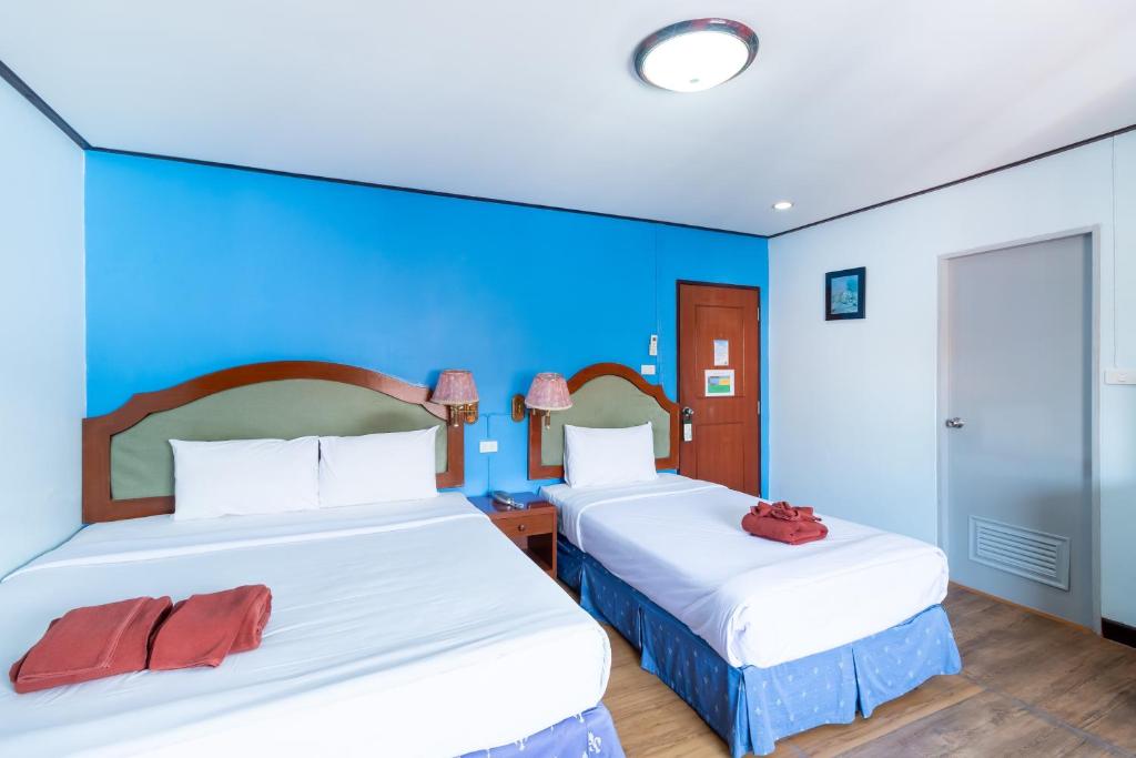 Postel nebo postele na pokoji v ubytování Thipurai Annex Hotel