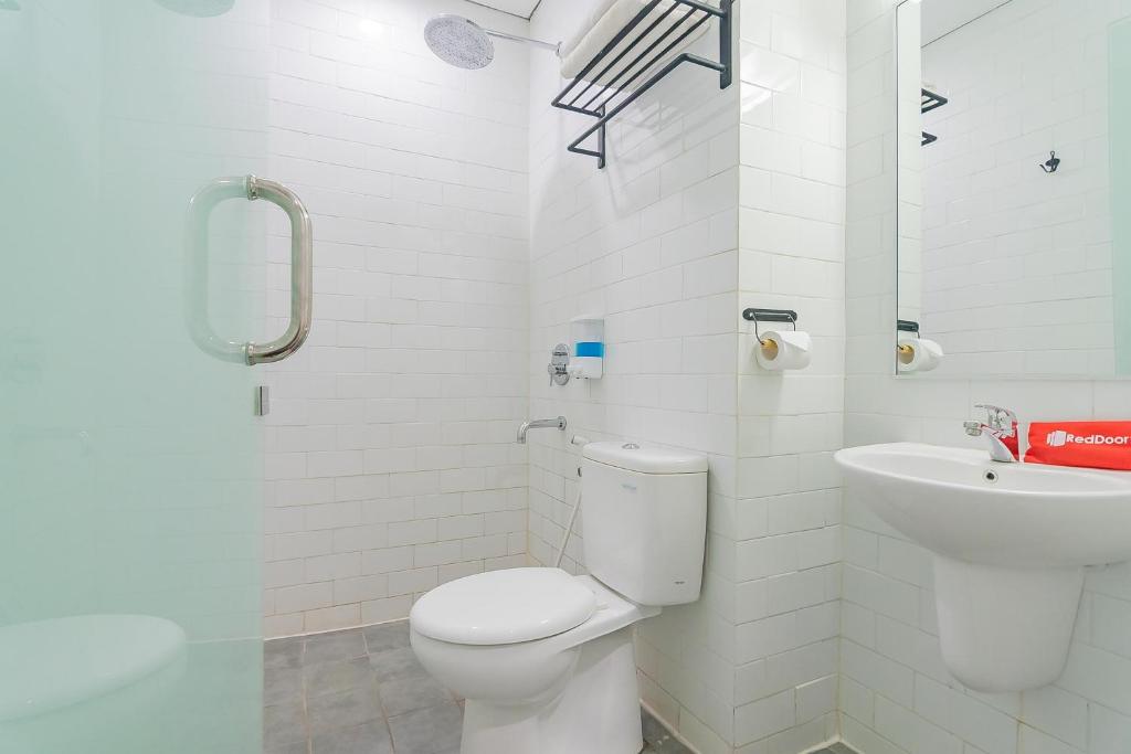 Koupelna v ubytování RedDoorz Premium @ Hotel Hebat