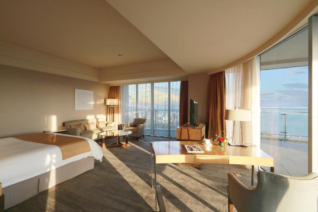Xiamen International Conference Center Hotel Prime Seaview Hotel - Deluxe Super Seaview Queen Room