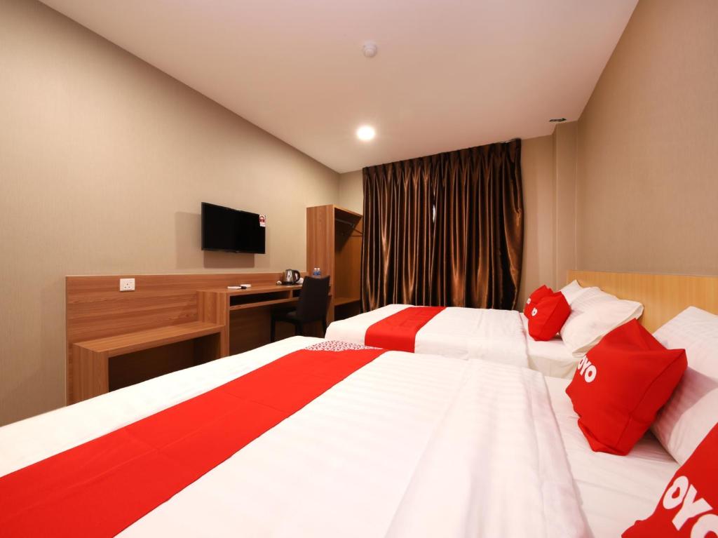 Postel nebo postele na pokoji v ubytování Hotel 101 Ulu Tiram