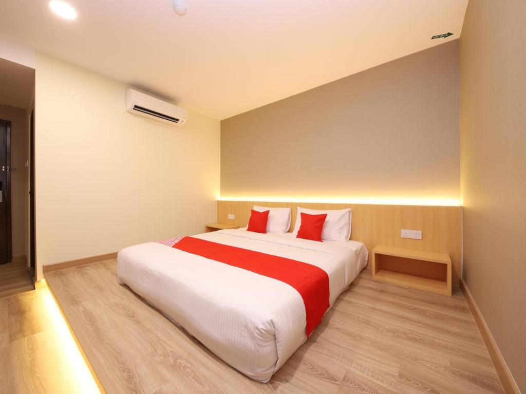 Postel nebo postele na pokoji v ubytování Hotel 101 Ulu Tiram