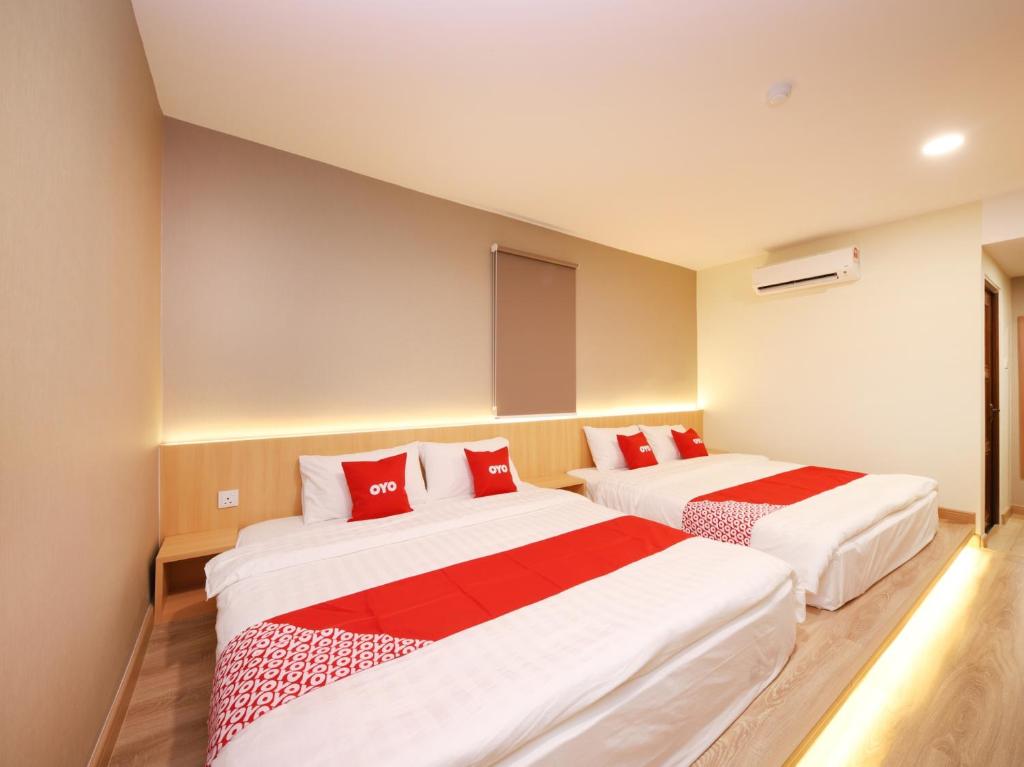 Postel nebo postele na pokoji v ubytování Hotel 101 Ulu Tiram