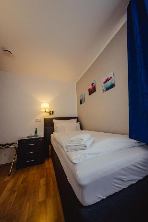 Postel nebo postele na pokoji v ubytování Hotel-Restaurant Osterather Hof
