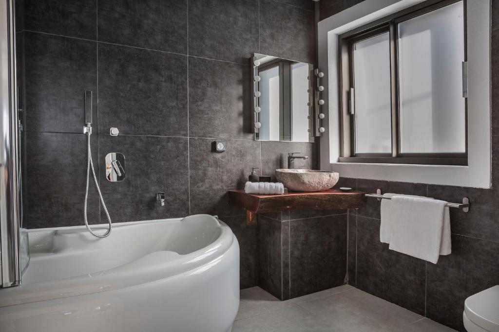 Koupelna v ubytování Suites Minetos