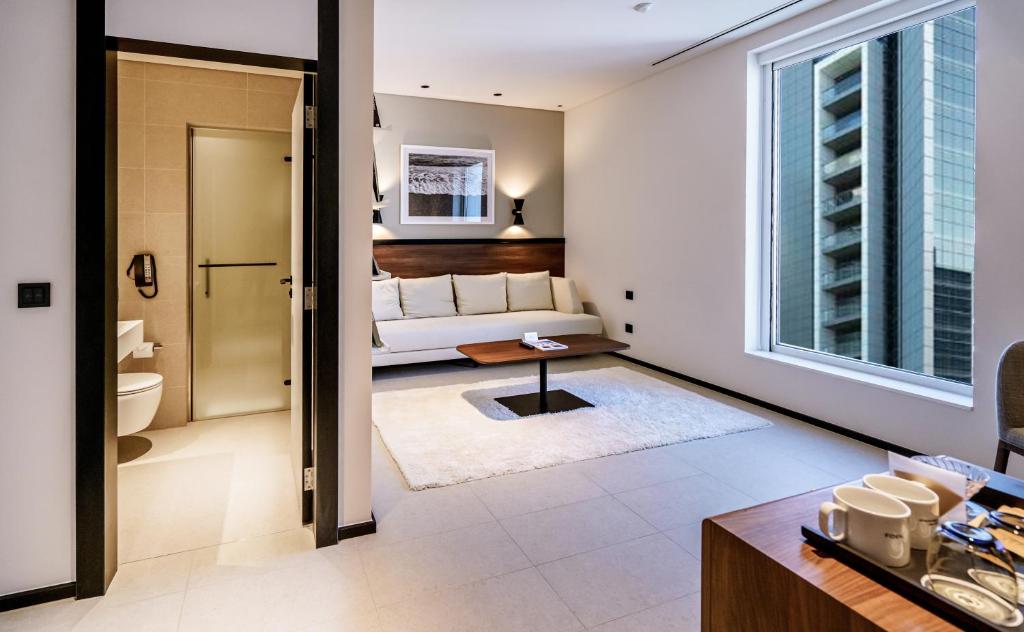 Posezení v ubytování FORM Hotel Al Jaddaf, Dubai, a Member of Design Hotels