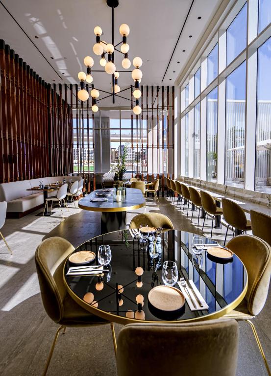 Posezení v ubytování FORM Hotel Al Jaddaf, Dubai, a Member of Design Hotels