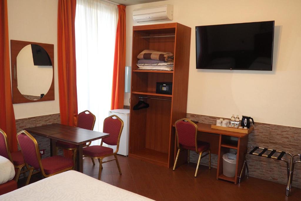 Telewizja i/lub zestaw kina domowego w obiekcie Hotel Ester