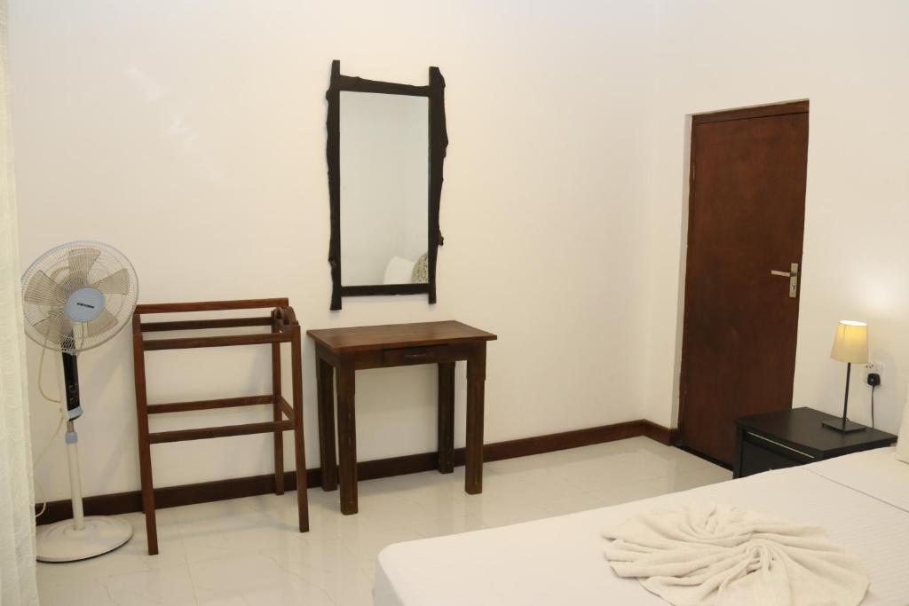 Postel nebo postele na pokoji v ubytování Thal Sewana Home Stay