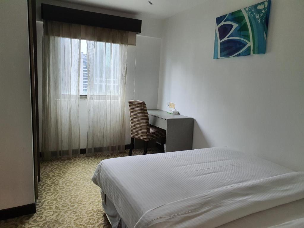 Postel nebo postele na pokoji v ubytování Crown Regency Serviced Suites