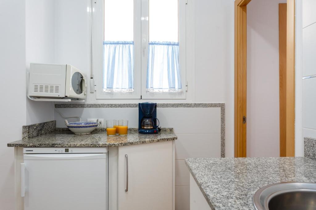 Kuchyňa alebo kuchynka v ubytovaní El Balcon de MORET by Cadiz4Rentals