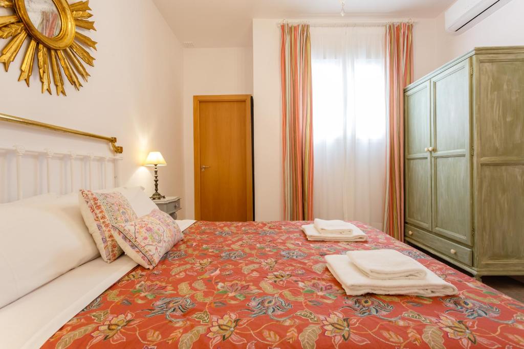 Posteľ alebo postele v izbe v ubytovaní El Balcon de MORET by Cadiz4Rentals