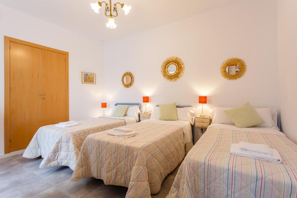 Posteľ alebo postele v izbe v ubytovaní El Balcon de MORET by Cadiz4Rentals