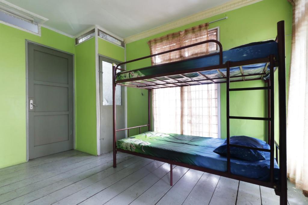 Waroeng Transit & Depary Homestay - Einzelbett Im Schlafsaal