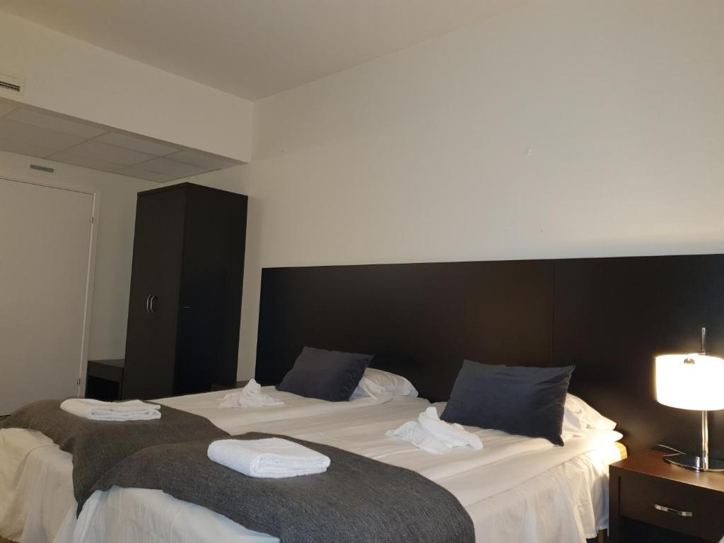 Postel nebo postele na pokoji v ubytování Ariston Hotell