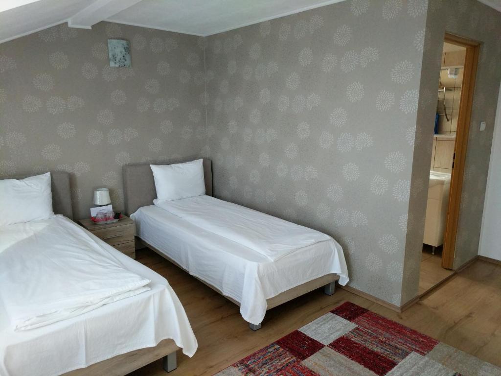 Postel nebo postele na pokoji v ubytování Pensiunea Vladut Timisoara