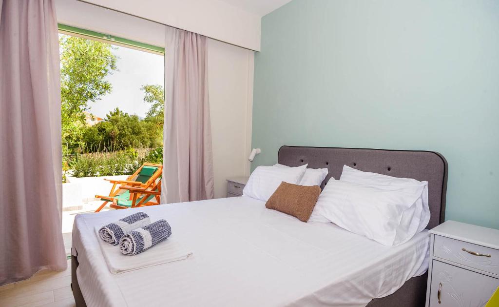 Postel nebo postele na pokoji v ubytování tzogias apartments pan