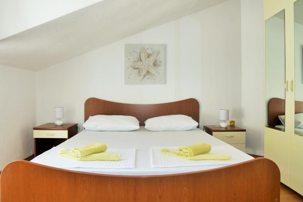 Posteľ alebo postele v izbe v ubytovaní Apartments Sandy Beach